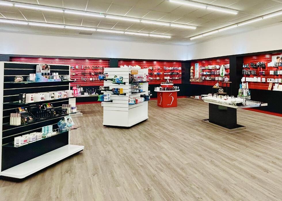 Images Adam & Eve Stores