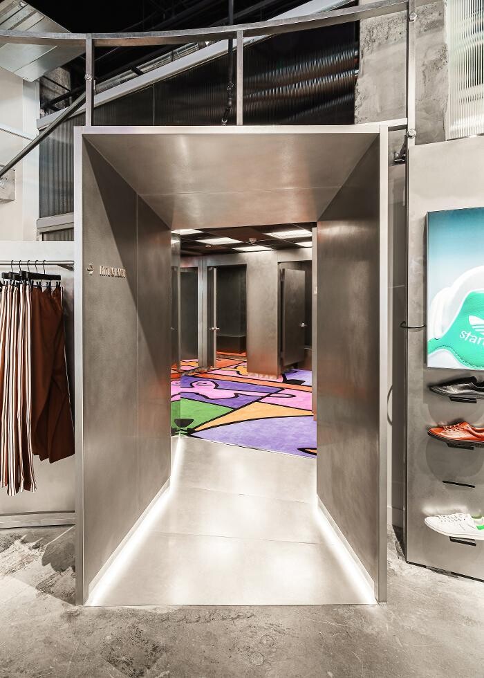 Images Originals Flagship Store Los Angeles