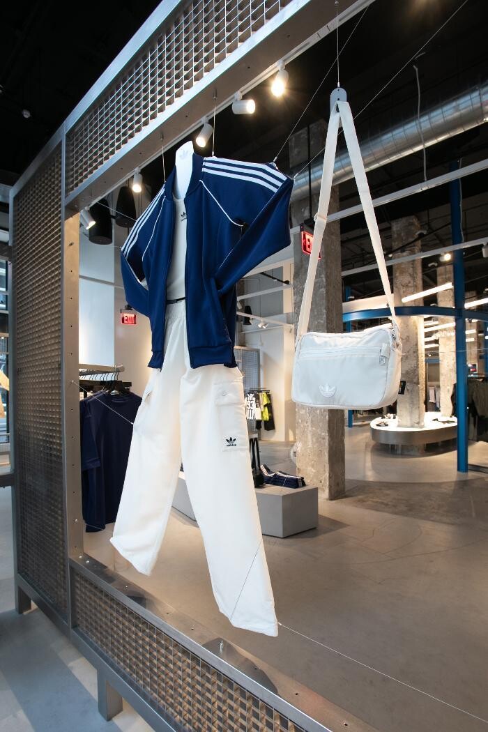 Images Originals Flagship Store Los Angeles