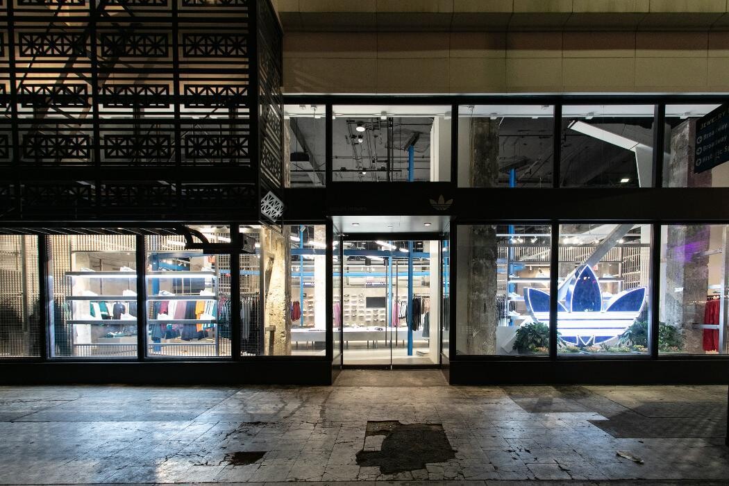 Images Originals Flagship Store Los Angeles