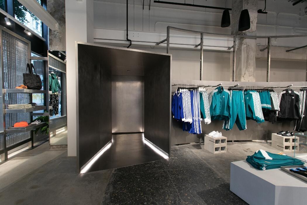 Images Originals Flagship Store Los Angeles