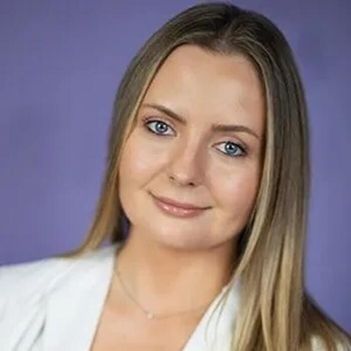Veronika Vays, FNP-BC Logo