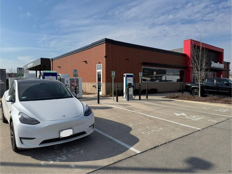 Images bp pulse Charging Station