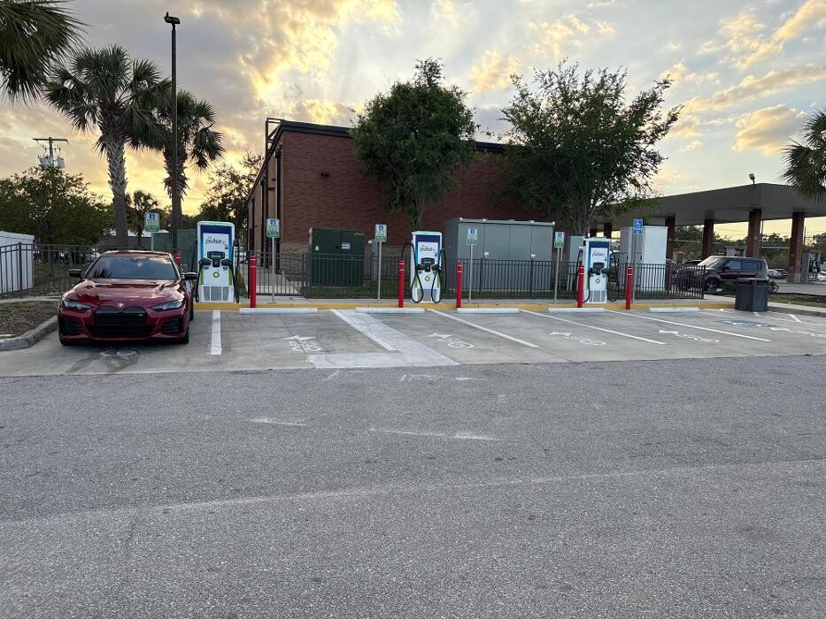 Images bp pulse Charging Station