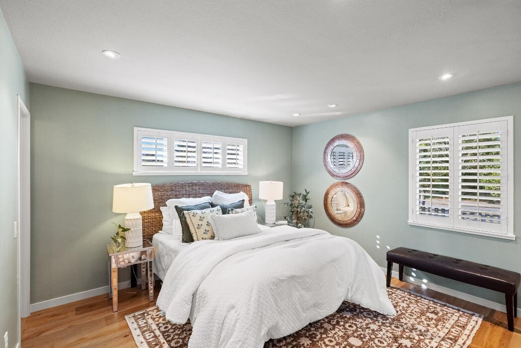 Images Molly McGee Realtor