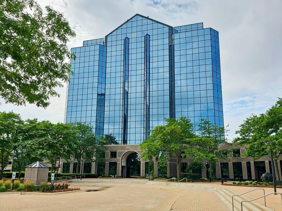 Images Regus E Lake Cook Rd