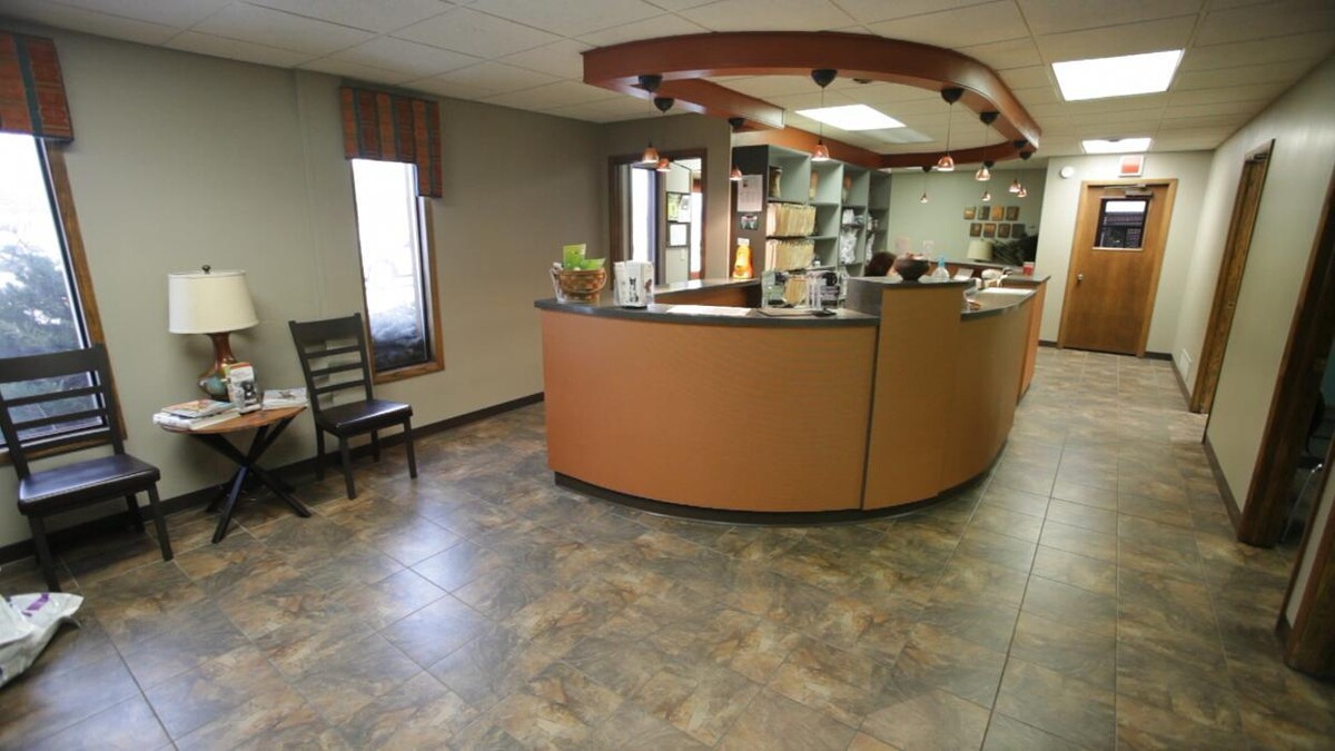 Images Avenue of the Saints Animal Hospital - Charles City