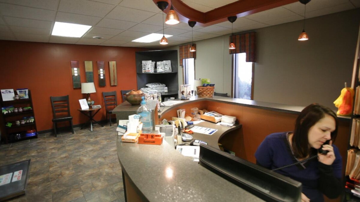 Images Avenue of the Saints Animal Hospital - Charles City