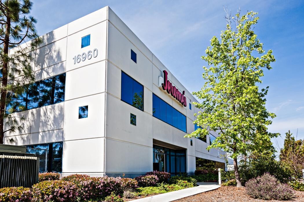 Images Jerome's Furniture-Corp Office & Distribution Ctr