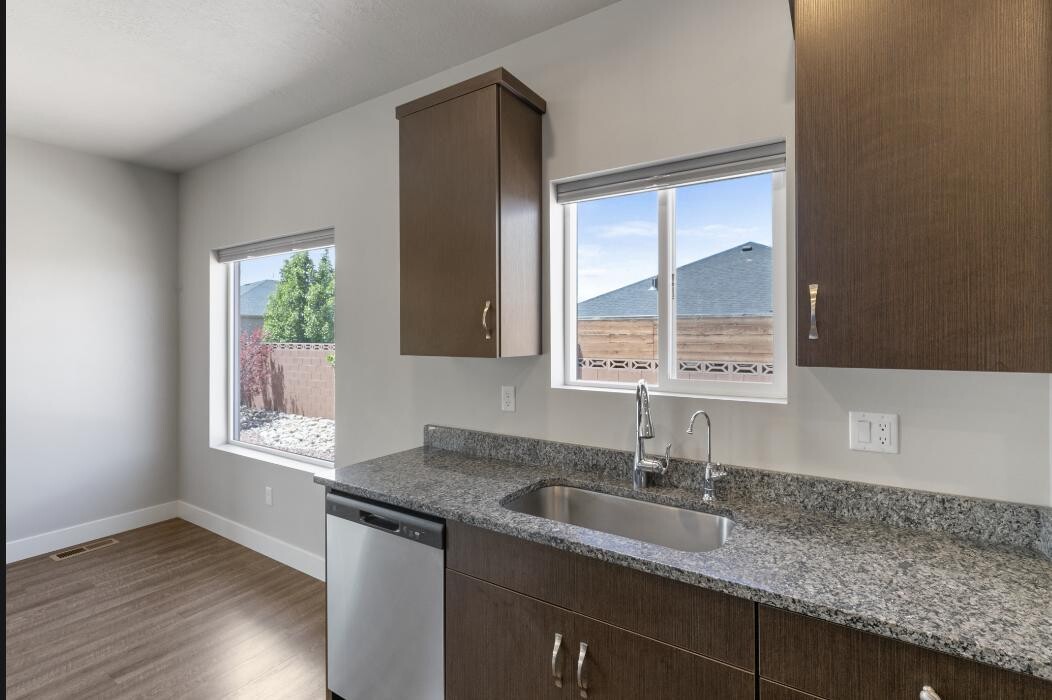 Images Rene Cole Homes RE/MAX Properties