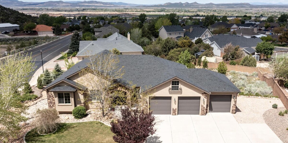 Images Rene Cole Homes RE/MAX Properties
