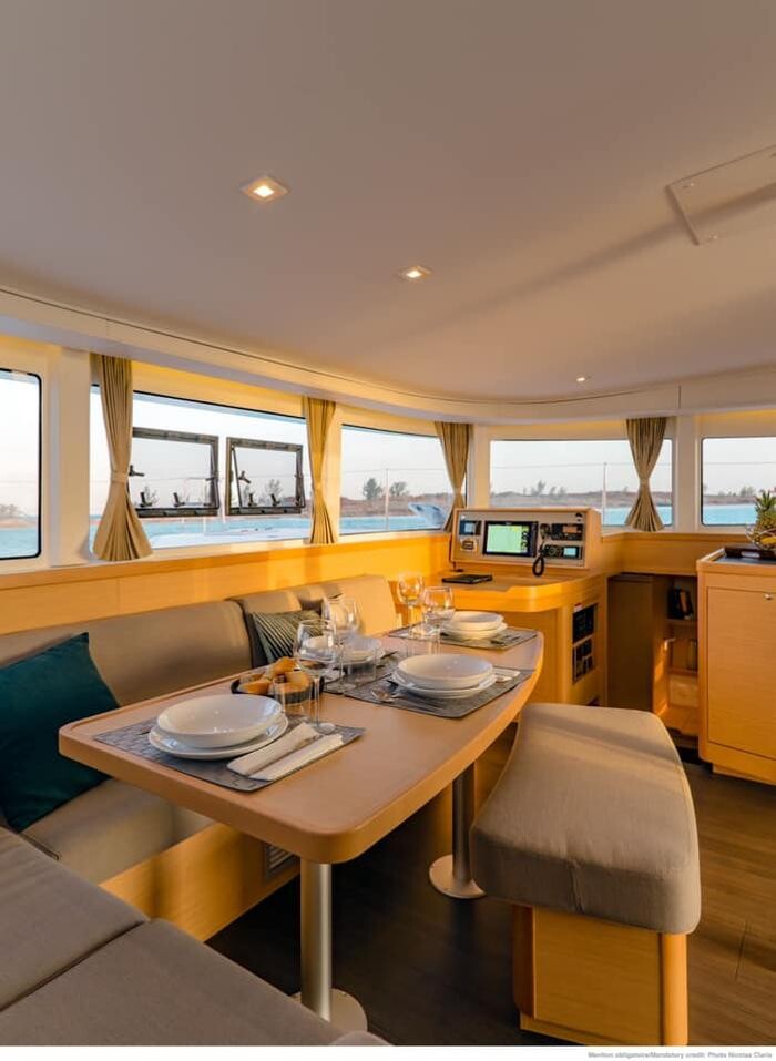 Images Atlas Yacht Sales