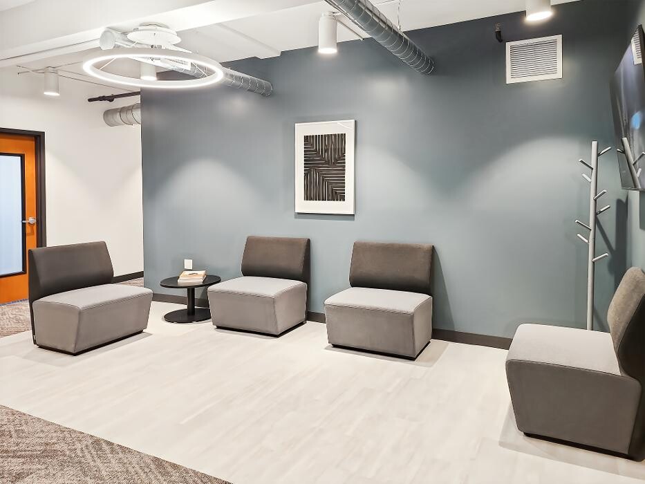 Images Regus Laura St