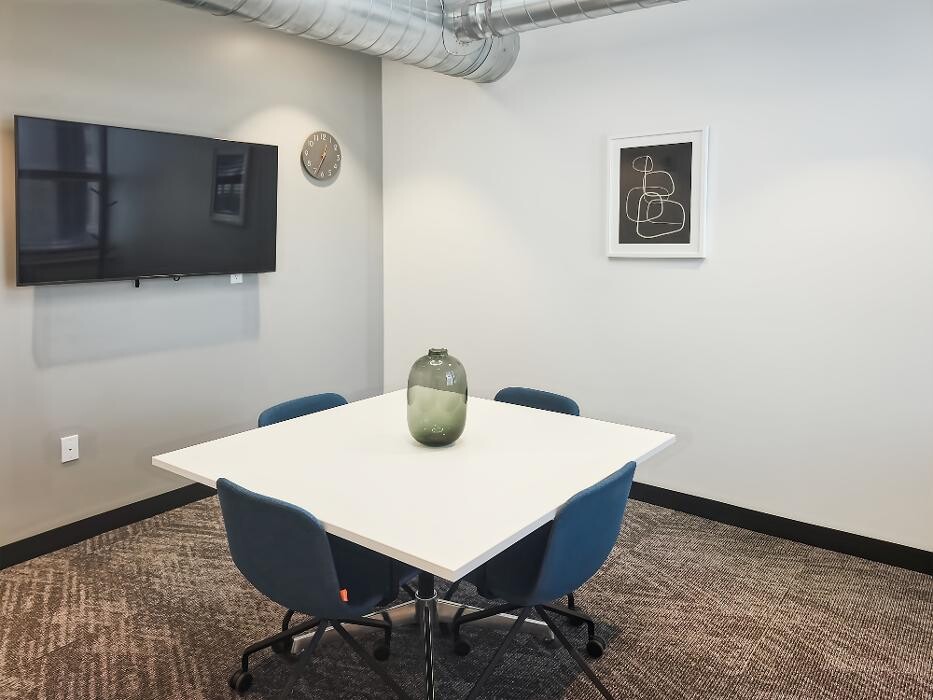 Images Regus Laura St