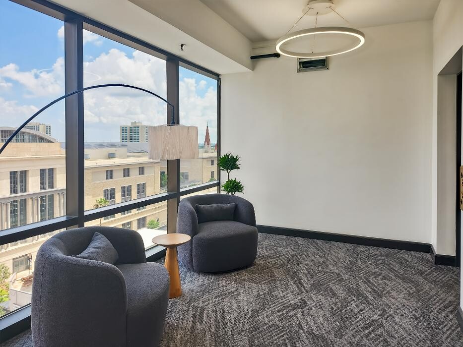 Images Regus Laura St