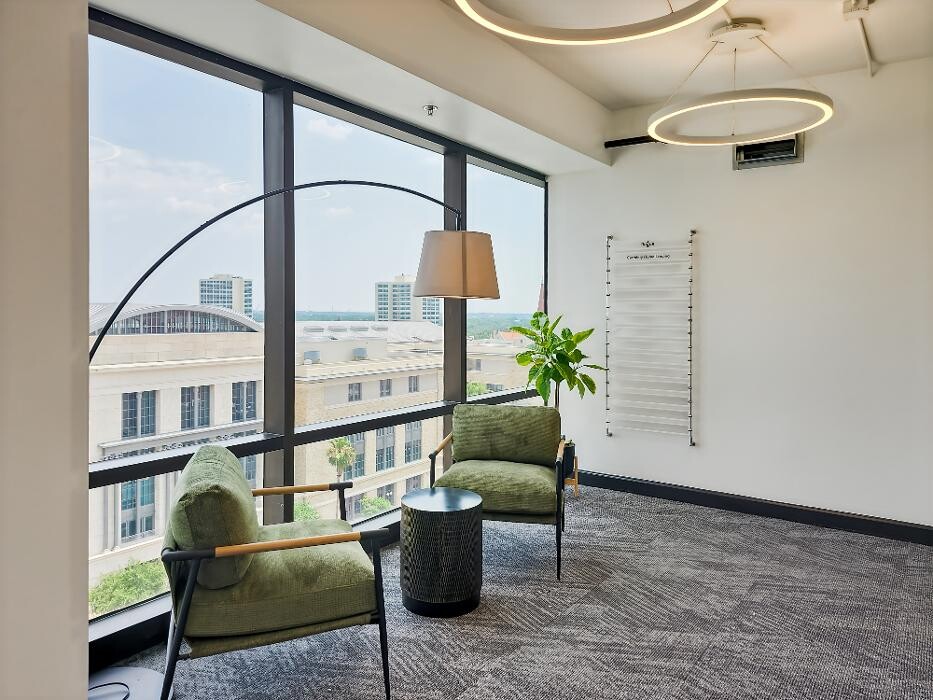 Images Regus Laura St