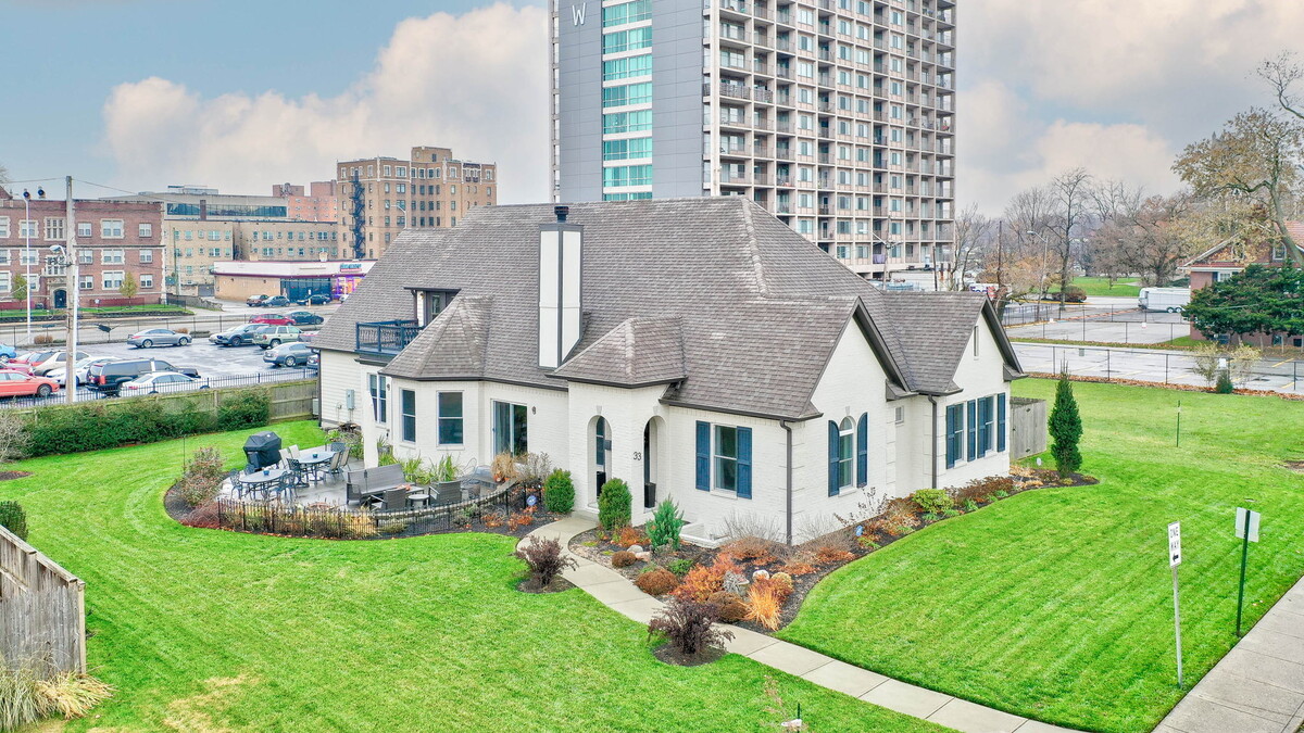 Images Jennifer Blandford, Carpenter Realtors