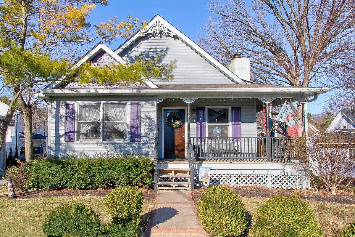 Images Jennifer Blandford, Carpenter Realtors