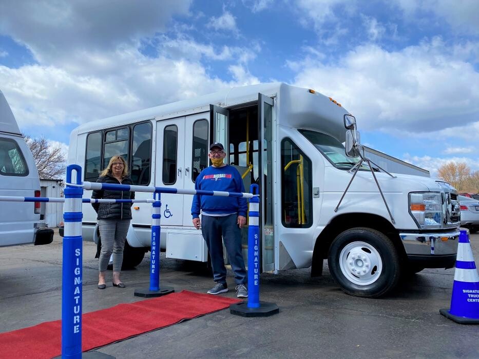 Images Signature Truck Center