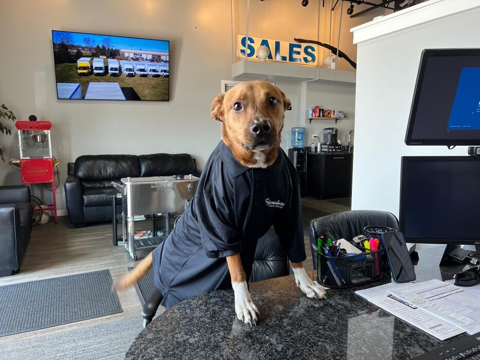 Images Signature Truck Center