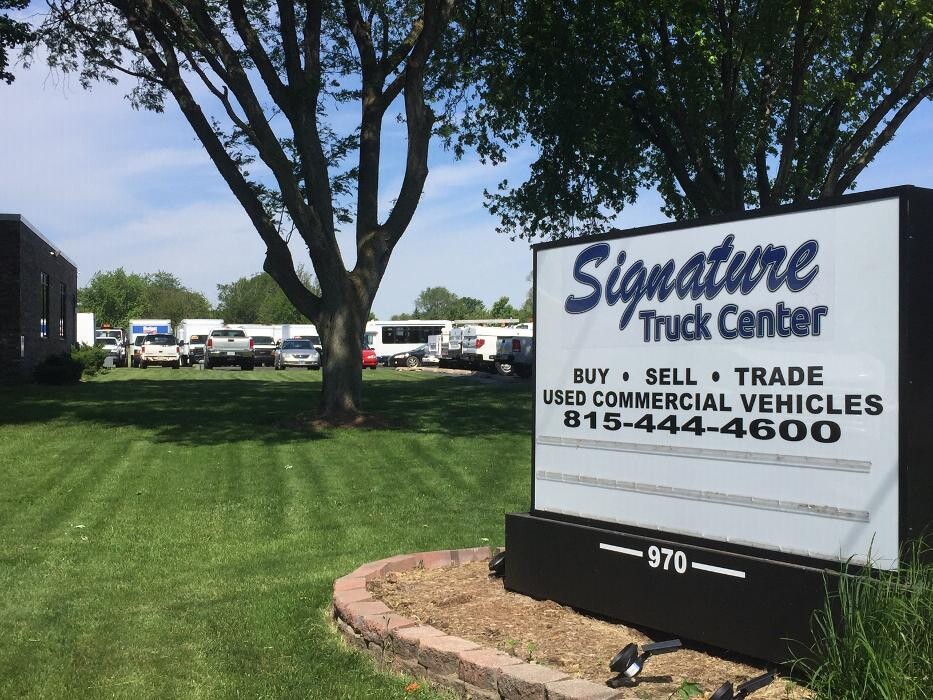 Images Signature Truck Center