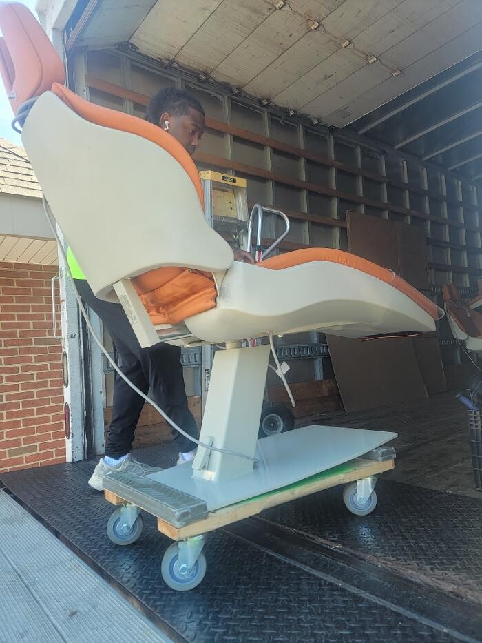 Images MR. MOVING LLC