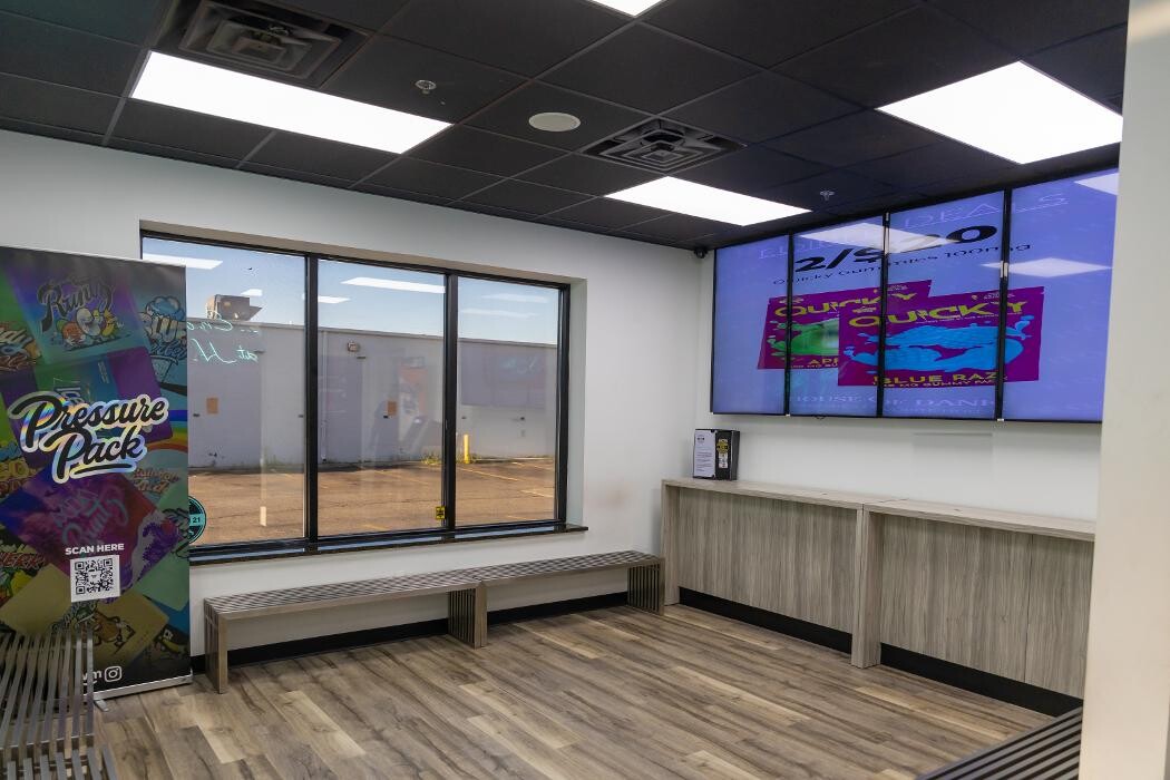 Images House of Dank Recreational Cannabis - Center Line