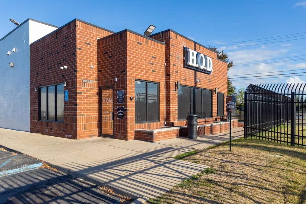 Images House of Dank Recreational Cannabis - Center Line