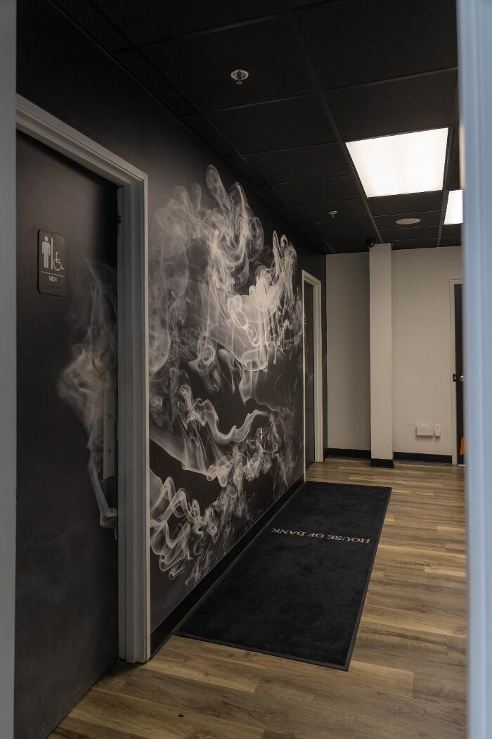 Images House of Dank Recreational Cannabis - Center Line
