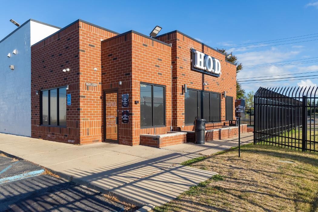 Images House of Dank Recreational Cannabis - Center Line