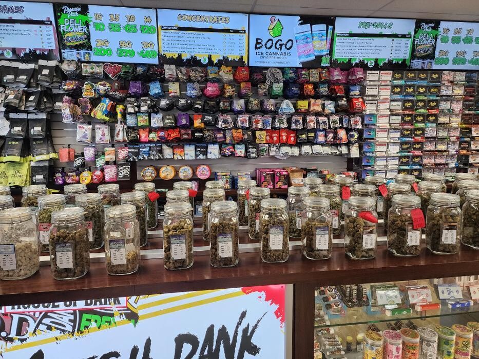 Images House of Dank Recreational Cannabis - Lapeer