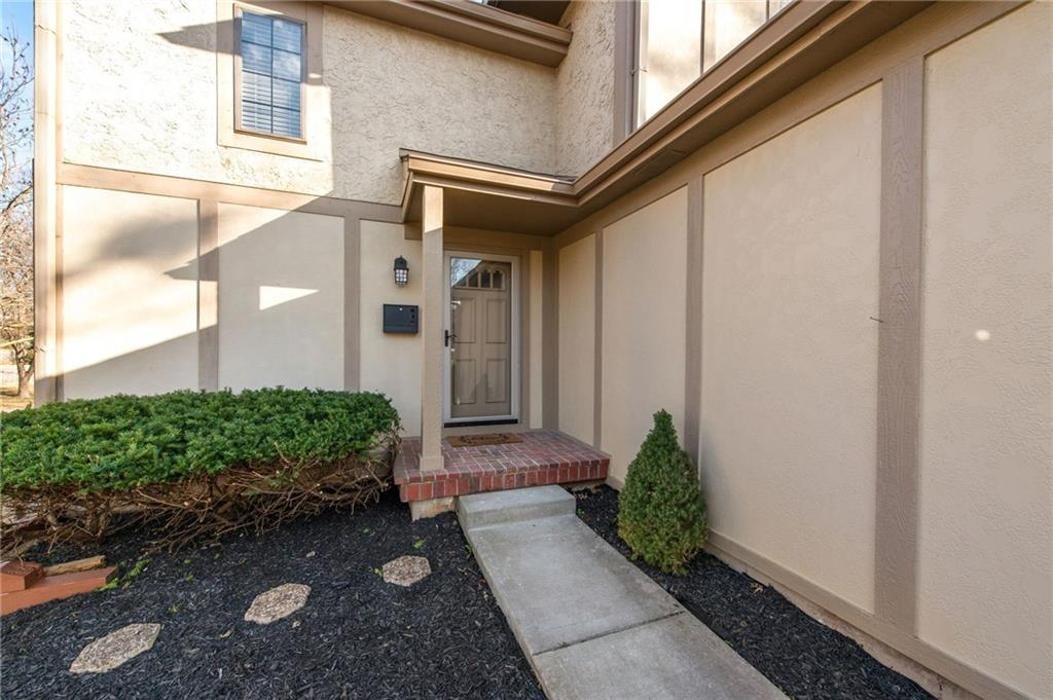 Images Britt Bowman, Platinum Realty LLC