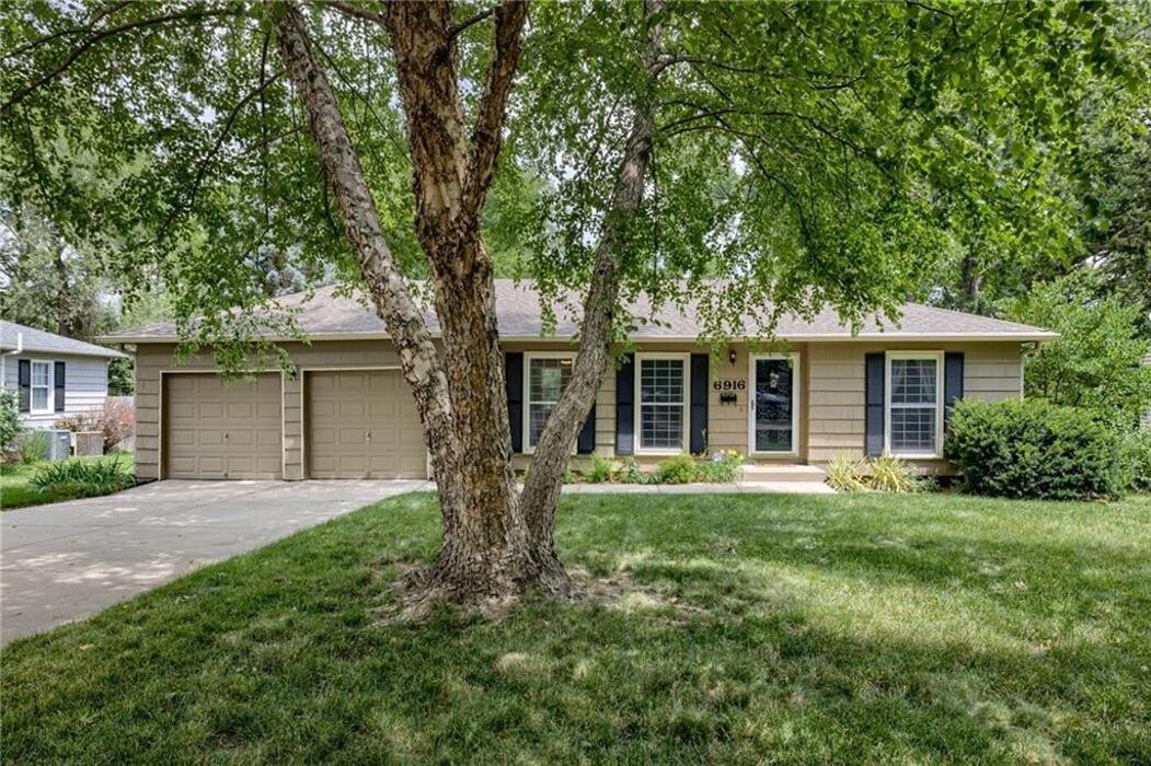 Images Britt Bowman, Platinum Realty LLC
