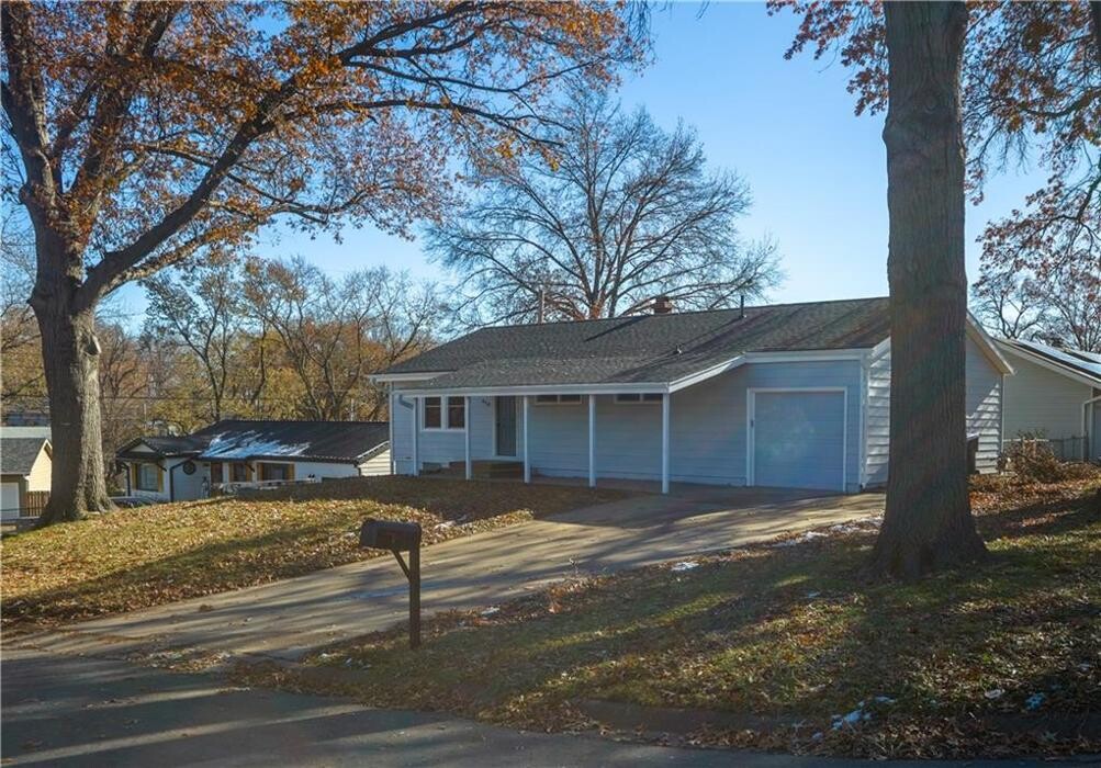 Images Britt Bowman, Platinum Realty LLC