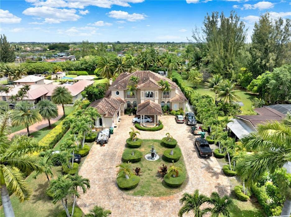 Images Casabella Miami Realty