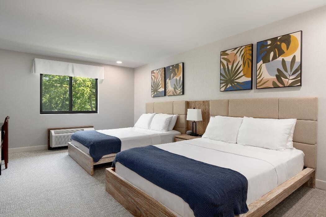 Images The Wave at Marblehead