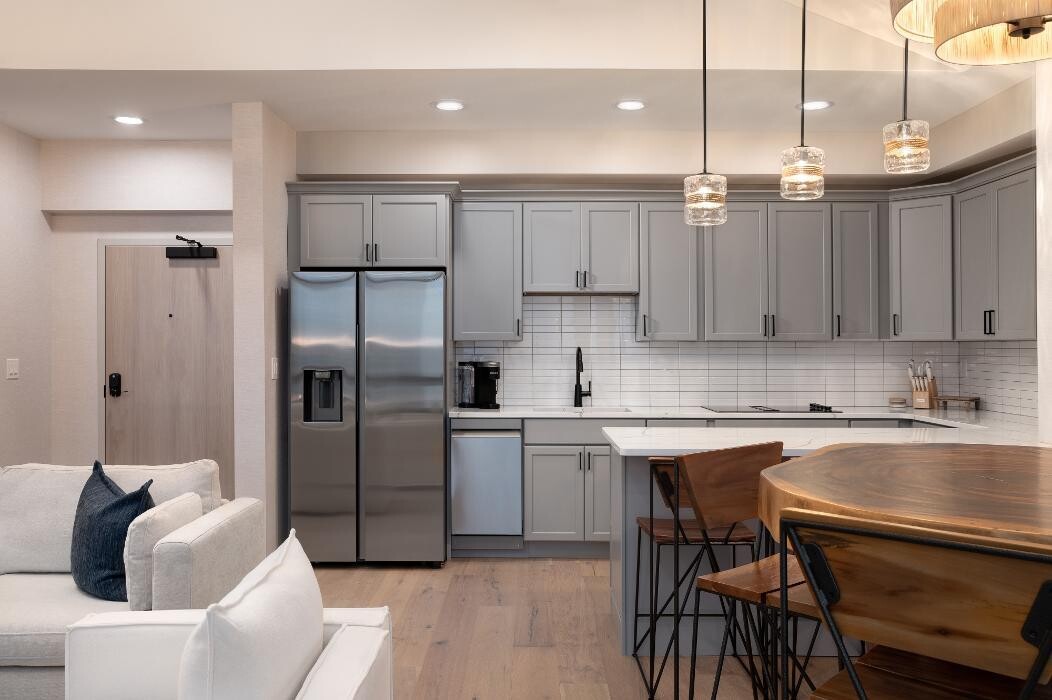 Images The Wave at Marblehead