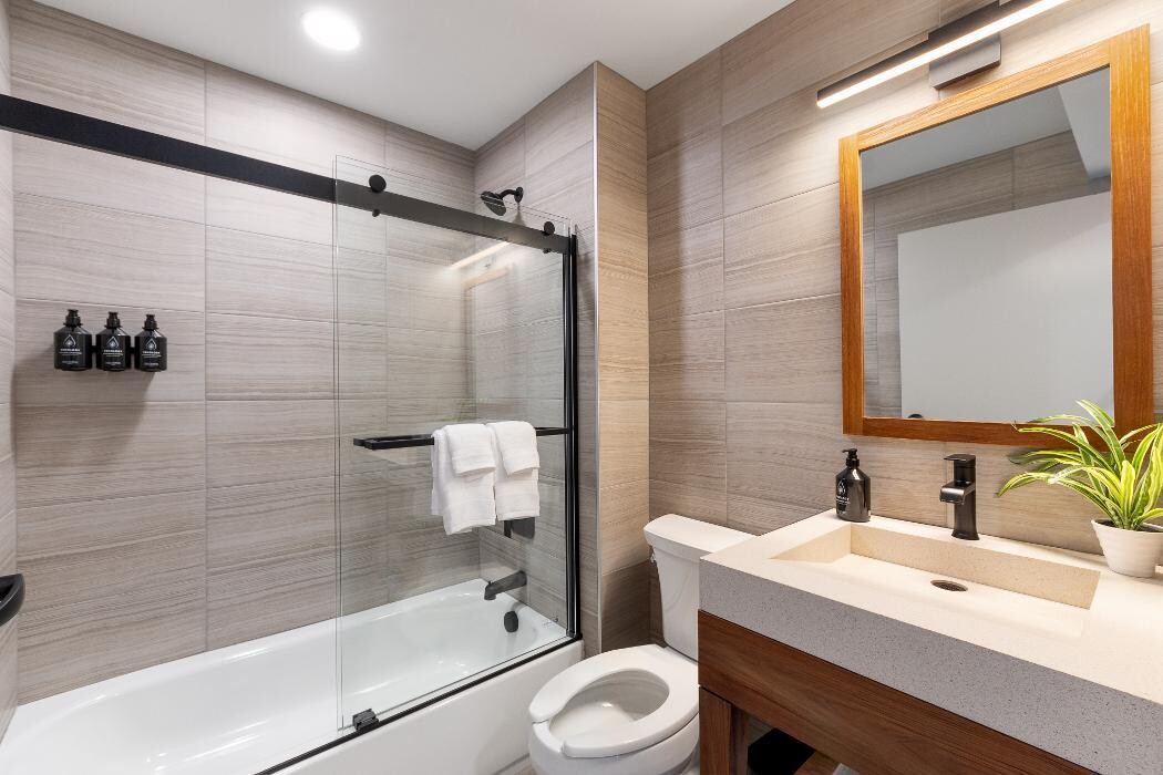 Images The Wave at Marblehead