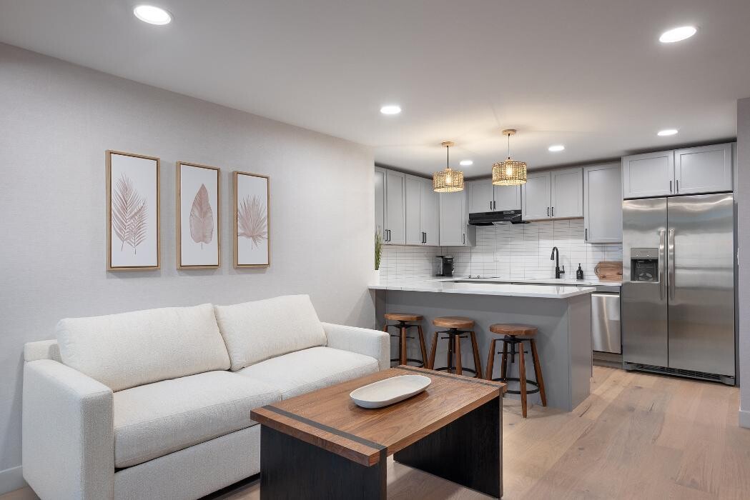 Images The Wave at Marblehead