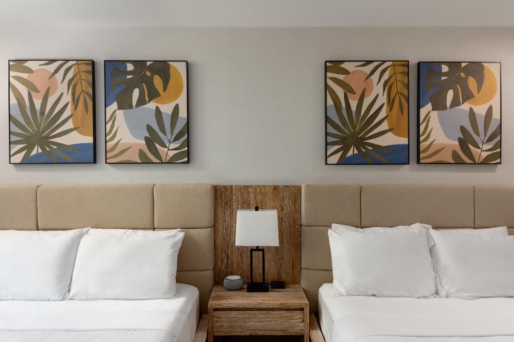 Images The Wave at Marblehead