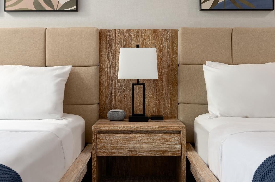 Images The Wave at Marblehead