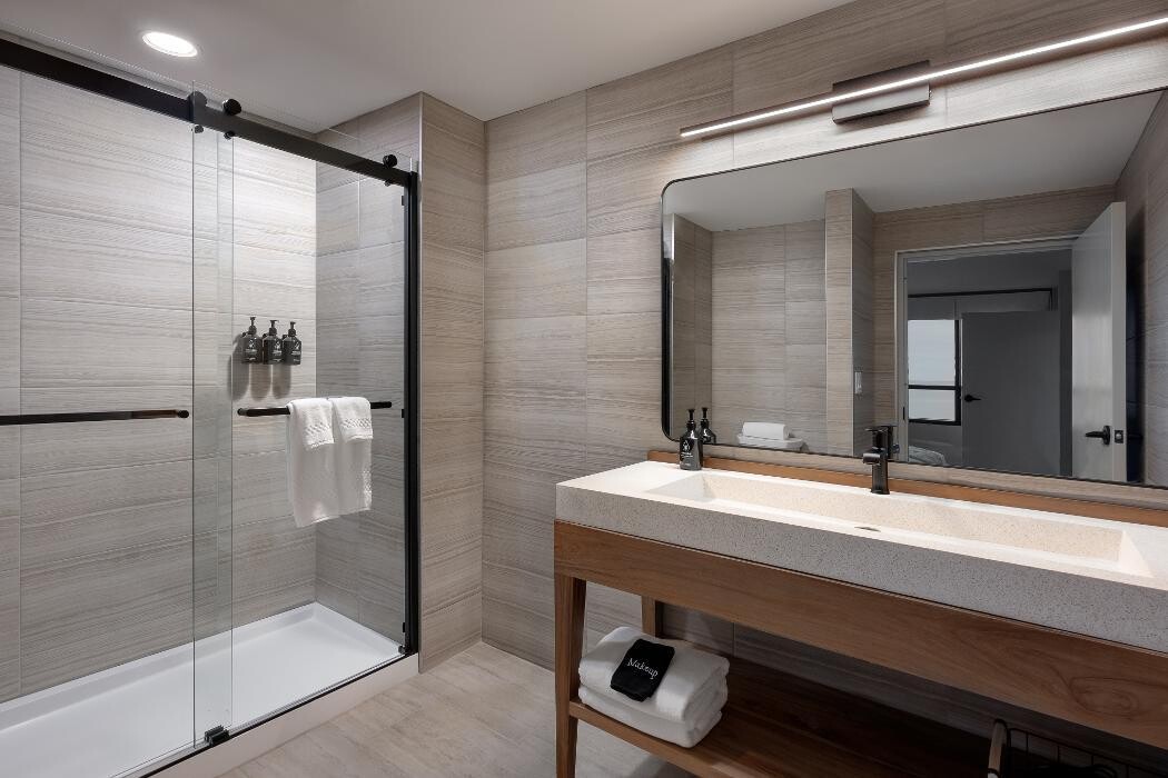 Images The Wave at Marblehead