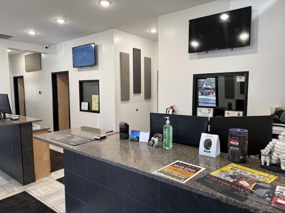 Images Gary's Tire & Automotive