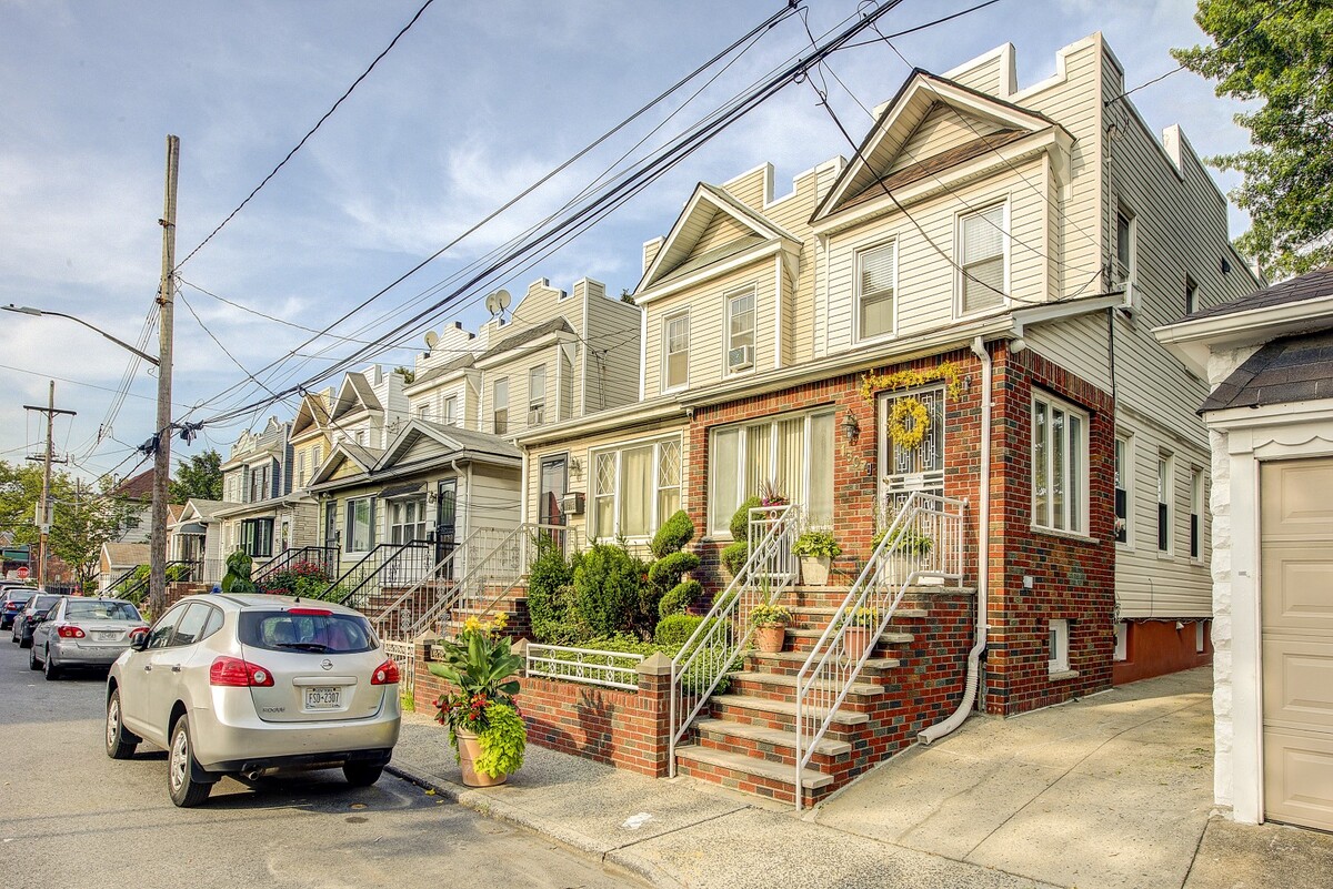 Images John Francis Brady - Sell My House Real Estate Agent In Woodside & Flushing