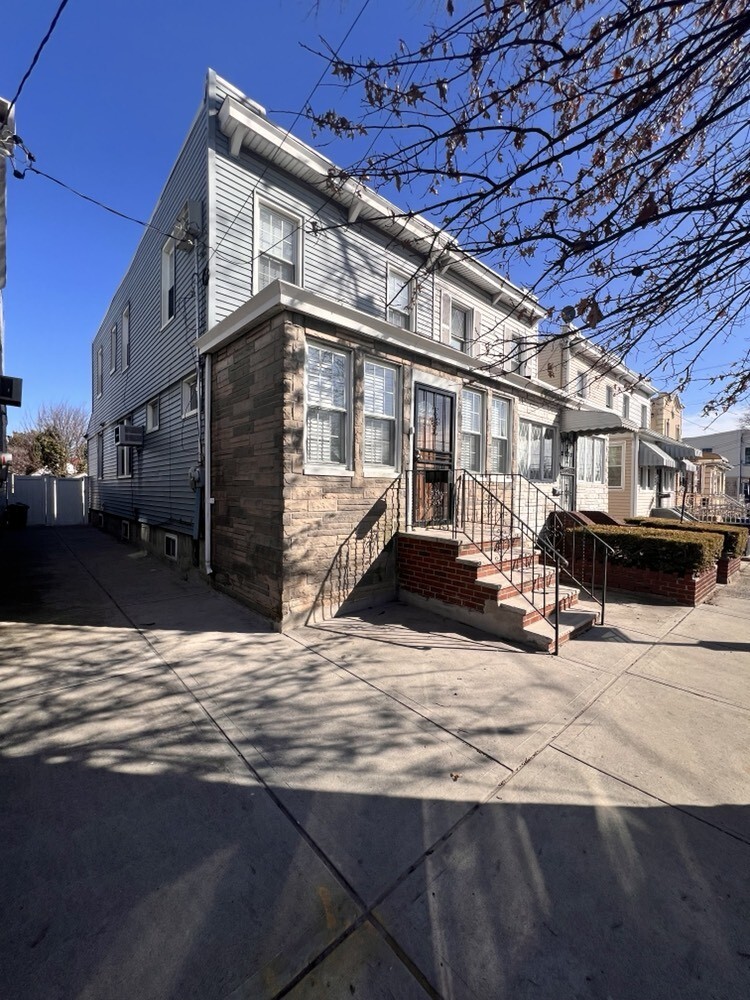 Images John Francis Brady - Sell My House Real Estate Agent In Woodside & Flushing