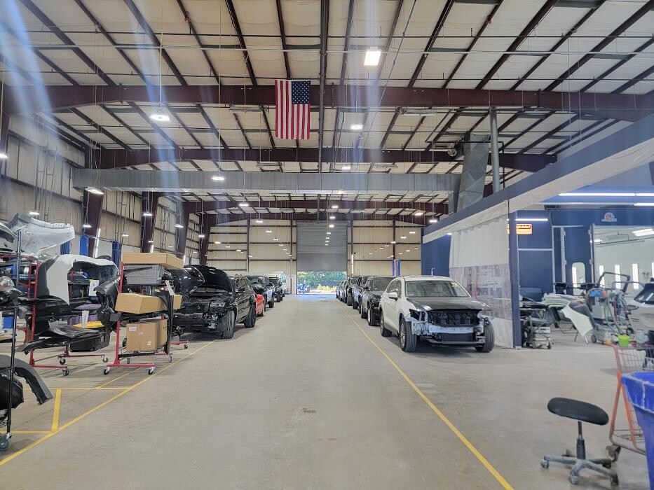 Images D.J. SULLIVAN COLLISION CENTER
