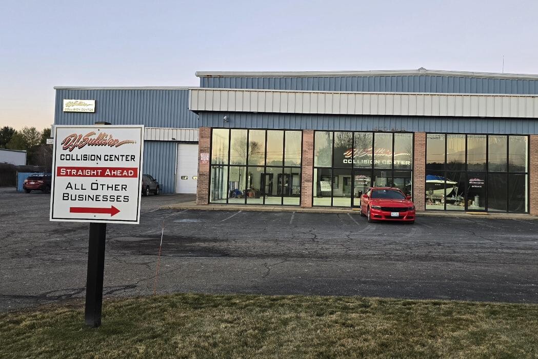 Images D.J. SULLIVAN COLLISION CENTER