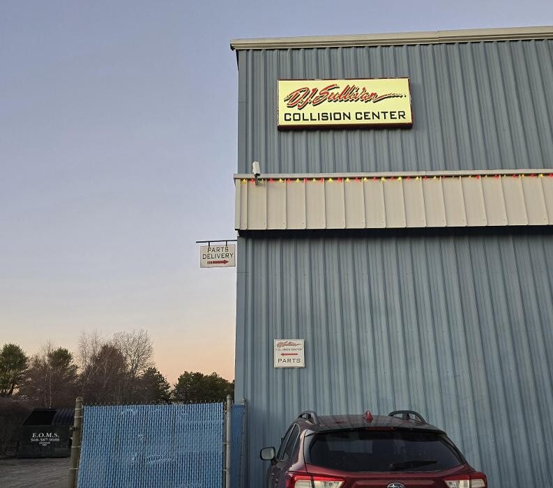Images D.J. SULLIVAN COLLISION CENTER