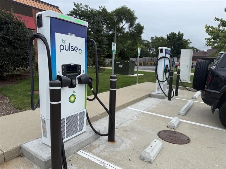 Images bp pulse Charging Station