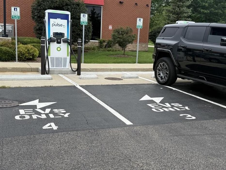 Images bp pulse Charging Station
